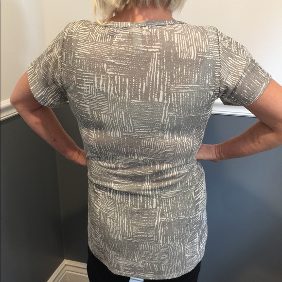 LuLaRoe shirt size M. Light grey with white - Picture 2 of 4